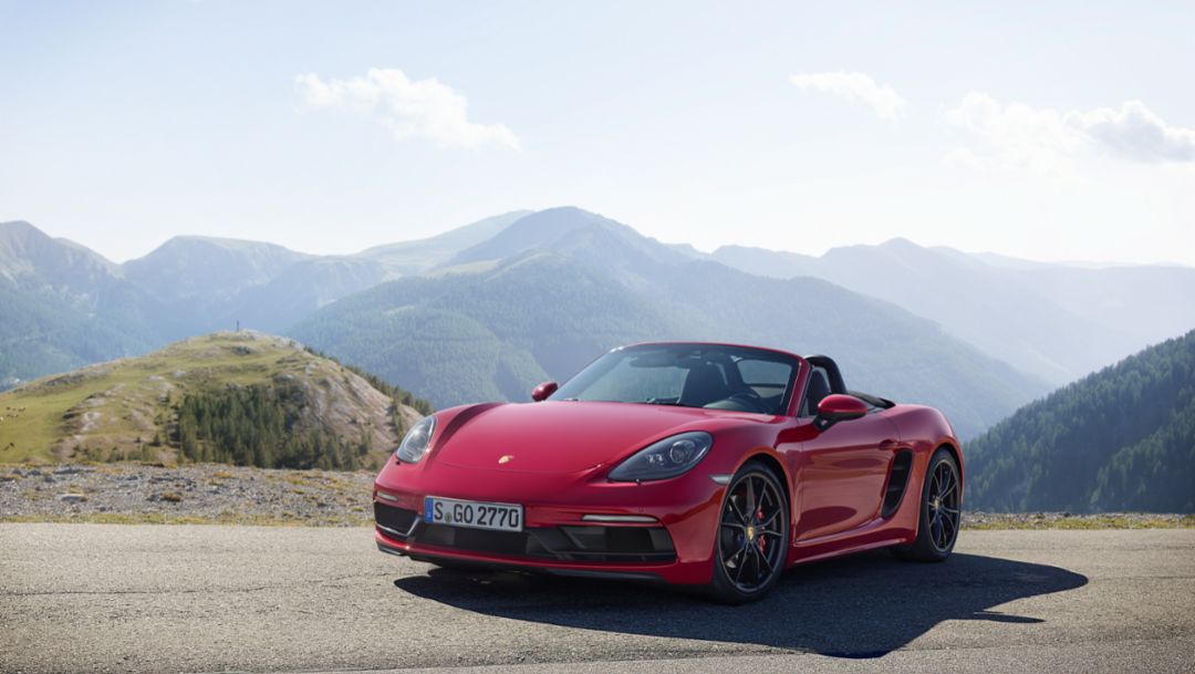 Sharper design, greater performance – the 2018 Porsche 718 GTS Models